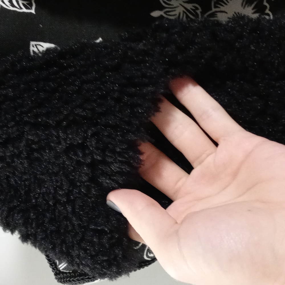 🖤Jack🖤 - Black Shearling-Like Vest - Picture 4 of 10